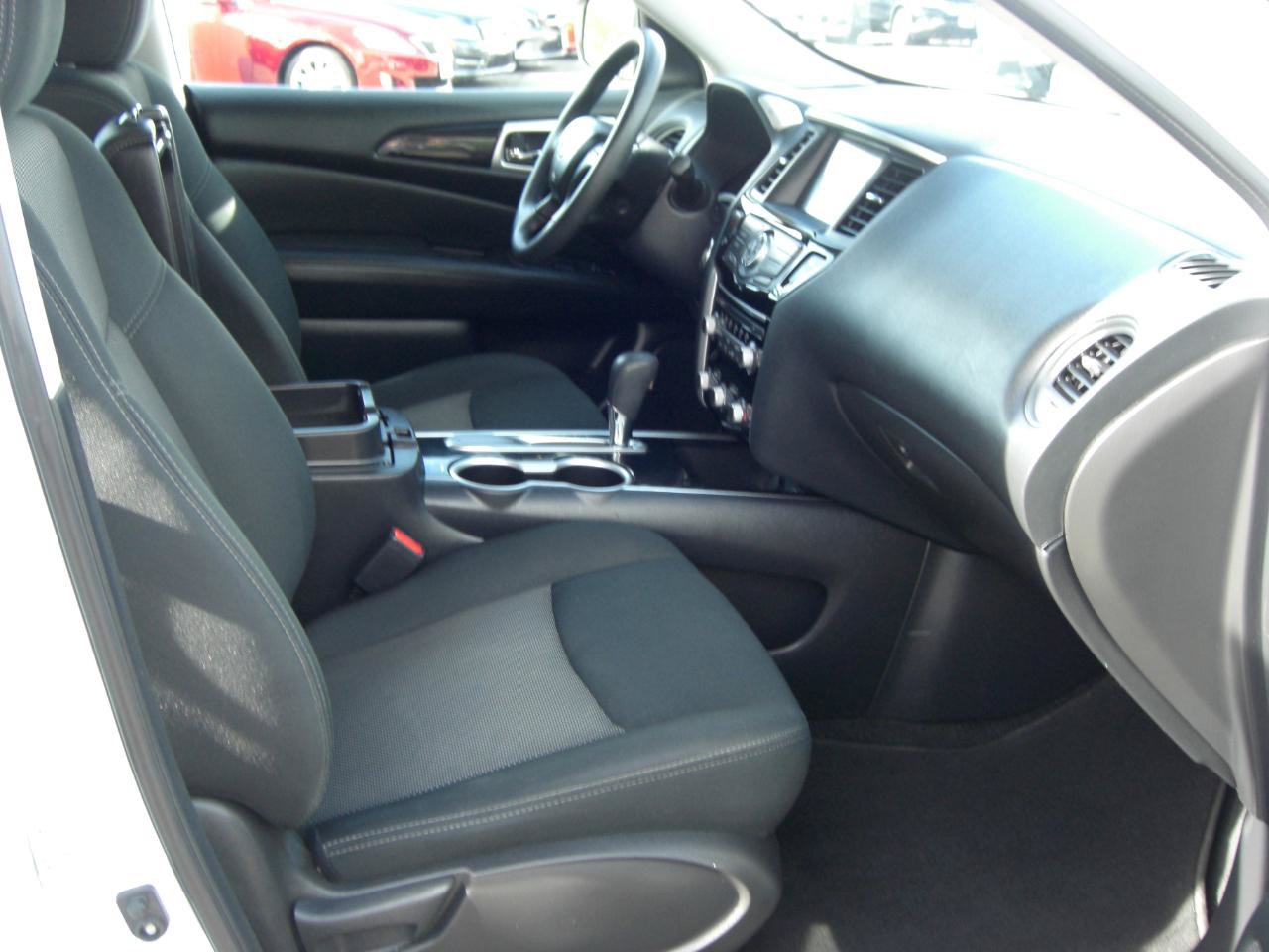 Used 2020 Nissan Pathfinder S FWD image 17