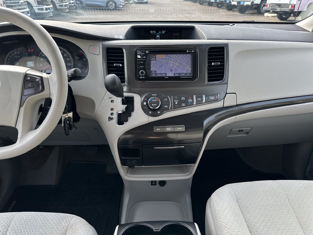 Used 2014 Toyota Sienna LE AWD/4WD image 16