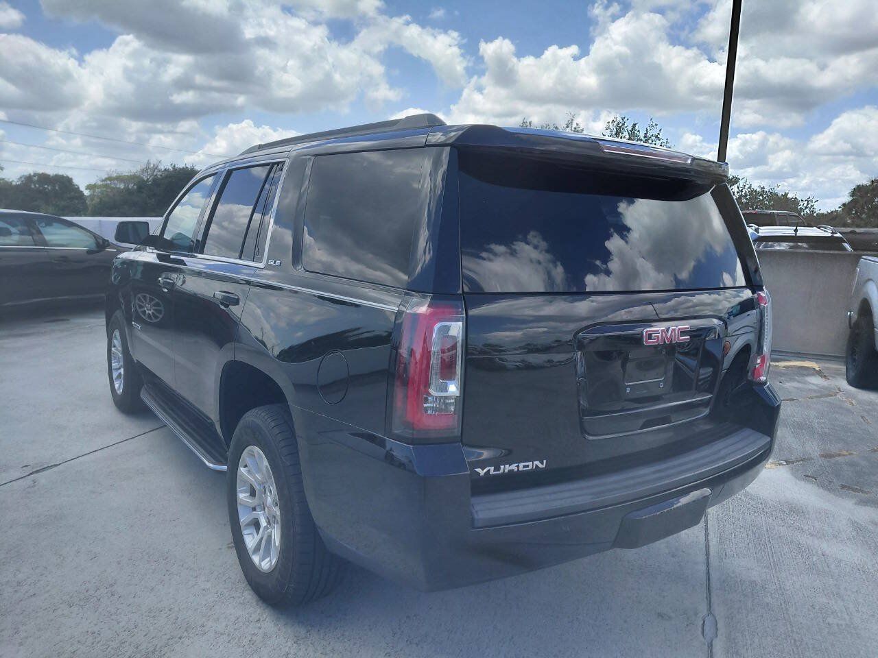 Used 2015 GMC Yukon SLE RWD image 5