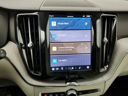 Used 2024 Volvo XC60 T8 Plus image 17