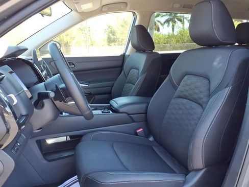 Used 2024 Nissan Pathfinder SV AWD/4WD image 5
