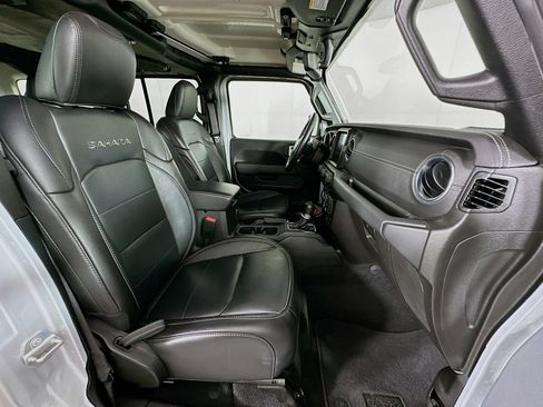 Used 2023 Jeep Wrangler Unlimited Sahara w/ Cold Weather Group AWD/4WD image 29
