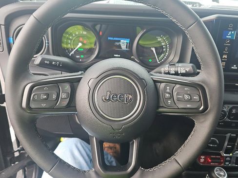 Used 2025 Jeep Wrangler Unlimited Rubicon 4xe w/ Convenience Group image 8