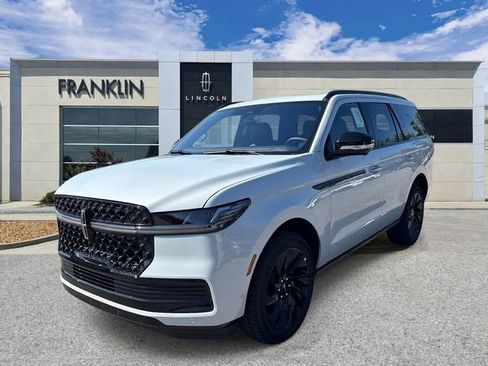 New 2025 Lincoln Navigator Reserve w/ Jet Appearance Package AWD/4WD image 3