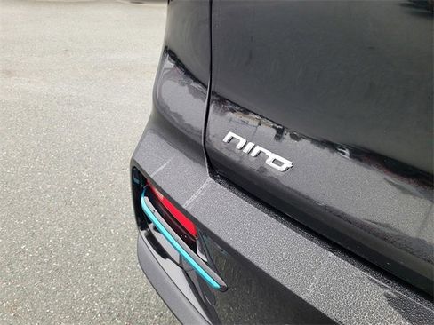 Used 2022 Kia Niro EX Premium image 6