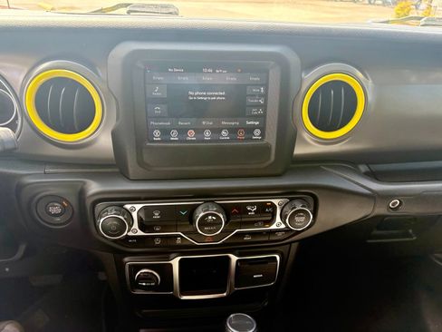Used 2023 Jeep Gladiator Sport AWD/4WD image 12
