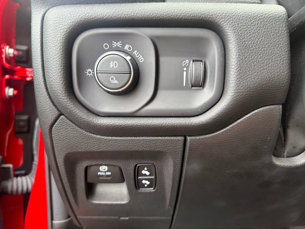 Used 2024 RAM 1500 Big Horn AWD/4WD image 21