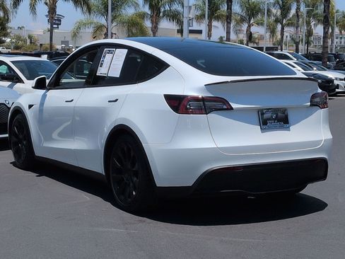 Used 2022 Tesla Model Y Long Range AWD/4WD image 8