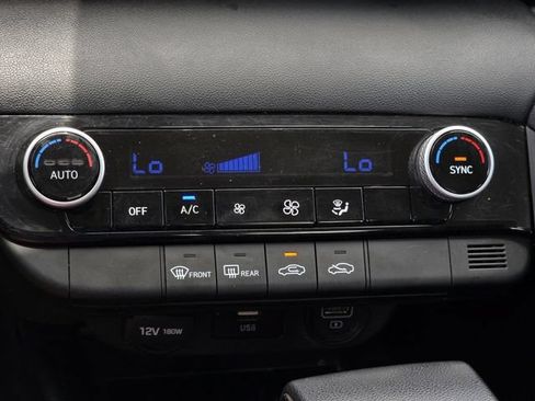 Used 2023 Hyundai Elantra SEL w/ Preferred Accessory Package FWD image 21