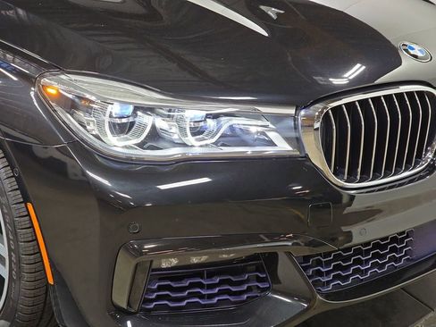 Used 2018 BMW 750i image 12