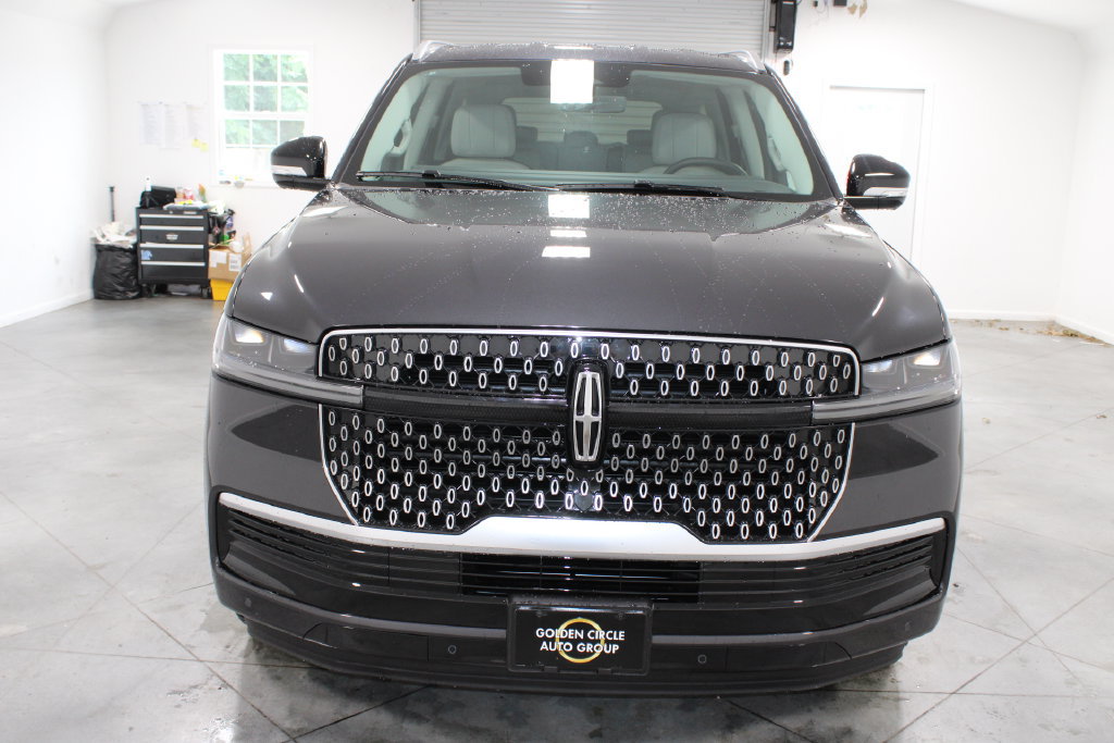 New 2026 Lincoln Navigator Premiere AWD/4WD image 2