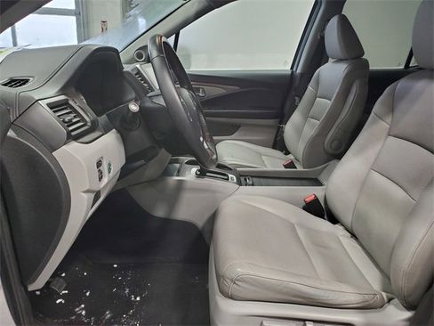 Used 2017 Honda Ridgeline RTL-T image 10