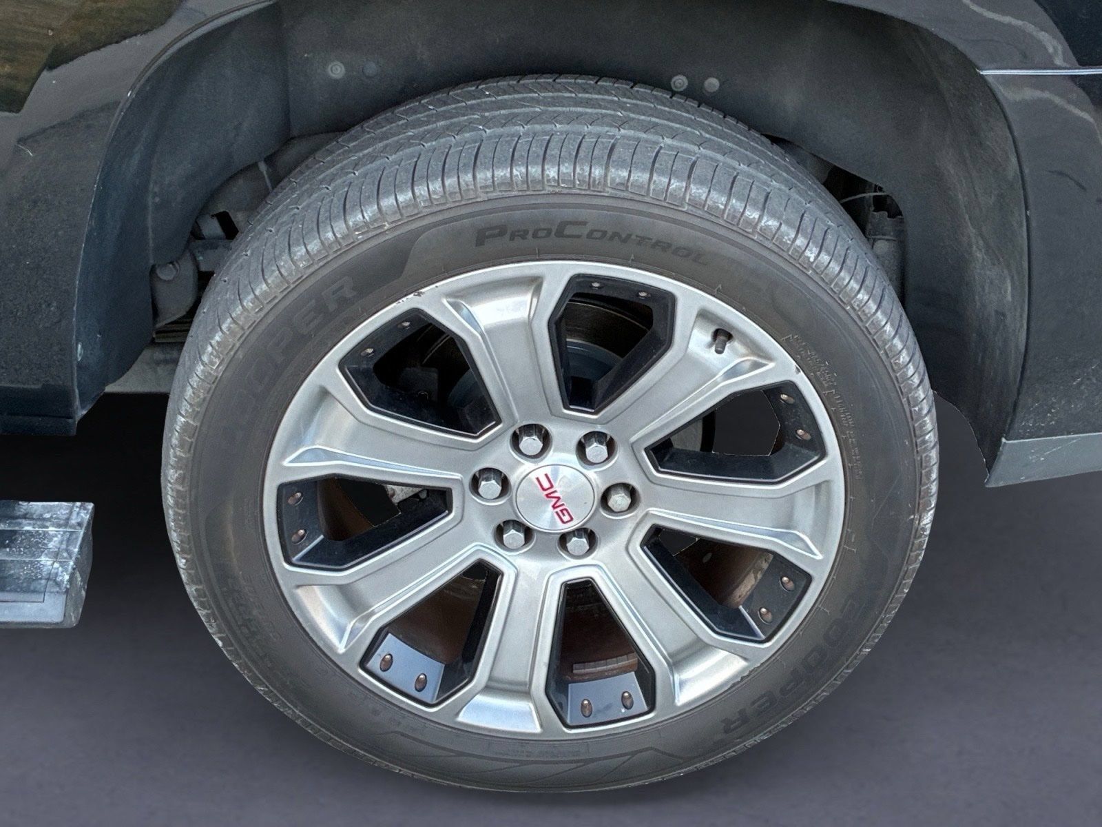 Used 2016 GMC Yukon Denali AWD/4WD image 5