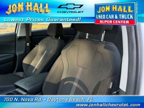 Used 2021 Hyundai Elantra SE image 16