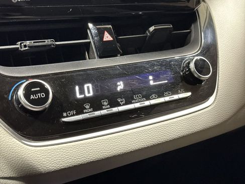 Used 2022 Toyota Corolla LE FWD image 16