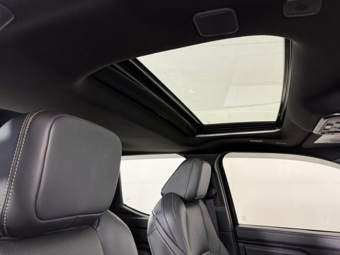 Used 2024 Toyota Tacoma Limited w/ Limited Package (LT) AWD/4WD image 13