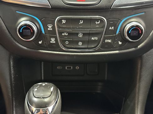 Used 2021 Chevrolet Equinox LT FWD image 31