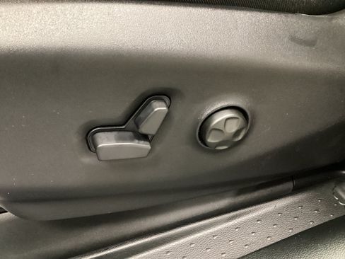 New 2027 Chrysler Pacifica Select AWD/4WD image 16