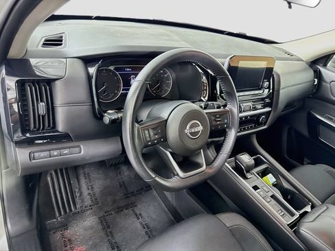 Used 2025 Nissan Pathfinder SV FWD image 9