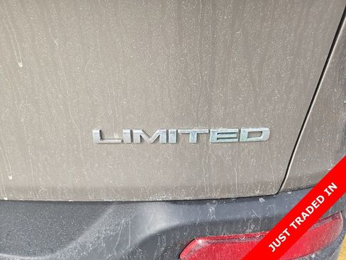Used 2017 Jeep Cherokee Limited FWD image 8