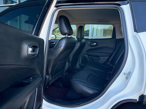 Used 2018 Jeep Compass Latitude w/ Popular Equipment Group AWD/4WD image 18