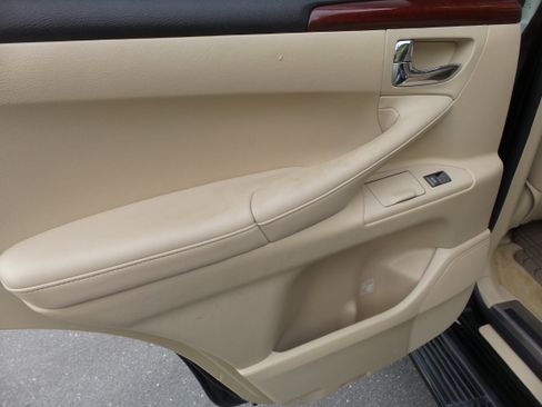 Used 2011 Lexus LX 570 4WD image 36