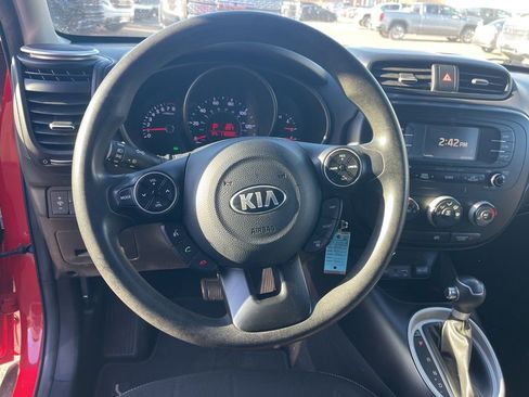 Used 2016 Kia Soul + FWD image 12
