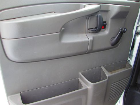 Used 2012 Chevrolet Express 2500 image 10