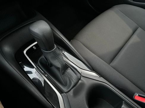 Used 2025 Toyota Corolla LE image 39