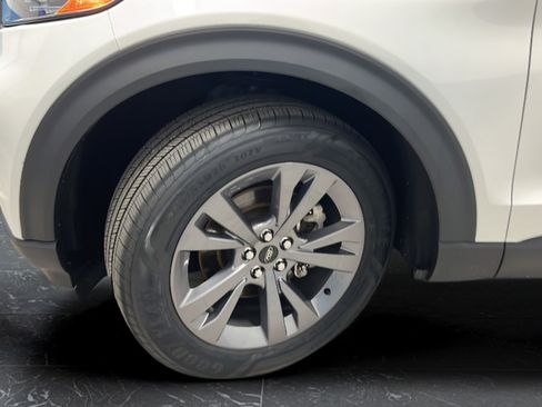 Used 2023 Ford Explorer XLT w/ Equipment Group 202A AWD/4WD image 36