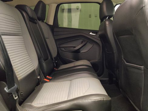 Used 2017 Ford Escape SE w/ Equipment Group 201A FWD image 19
