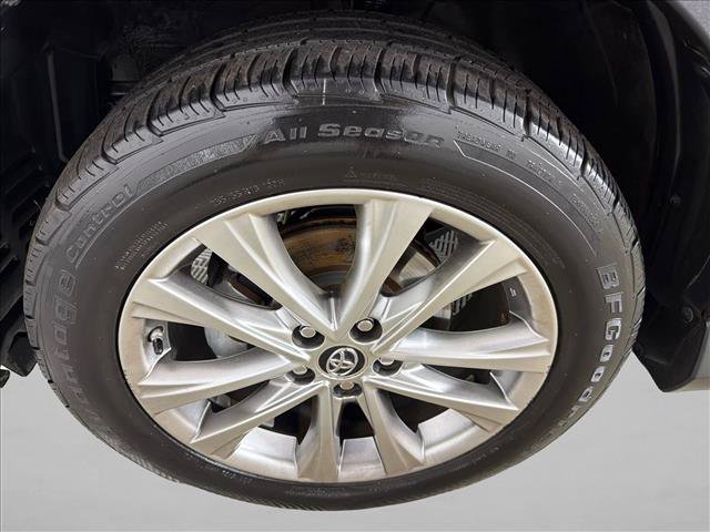 Used 2018 Toyota RAV4 Limited FWD image 12