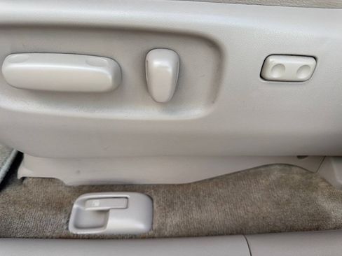 Used 2006 Toyota Sienna XLE w/ XLE Pkg 5 FWD image 15
