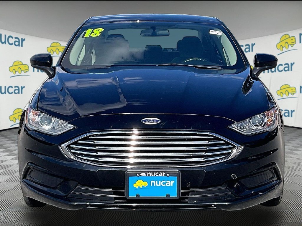 Used 2018 Ford Fusion SE w/ Fusion SE Technology Package FWD image 2