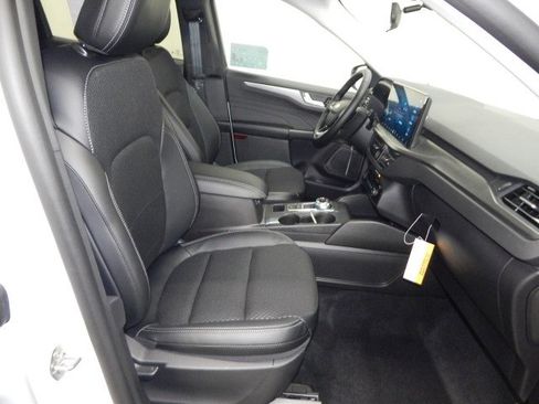 New 2025 Ford Escape SE image 19
