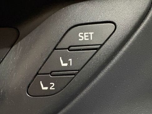 Used 2023 Toyota Crown Limited image 19