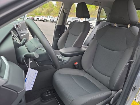 Used 2025 Toyota RAV4 LE AWD/4WD image 16