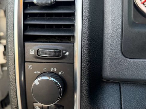Used 2021 RAM 1500 Classic SLT RWD image 31