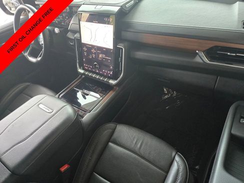 Used 2025 GMC Yukon XL Denali image 23