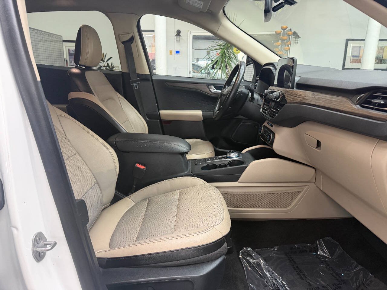 Used 2020 Ford Escape Titanium AWD/4WD image 17