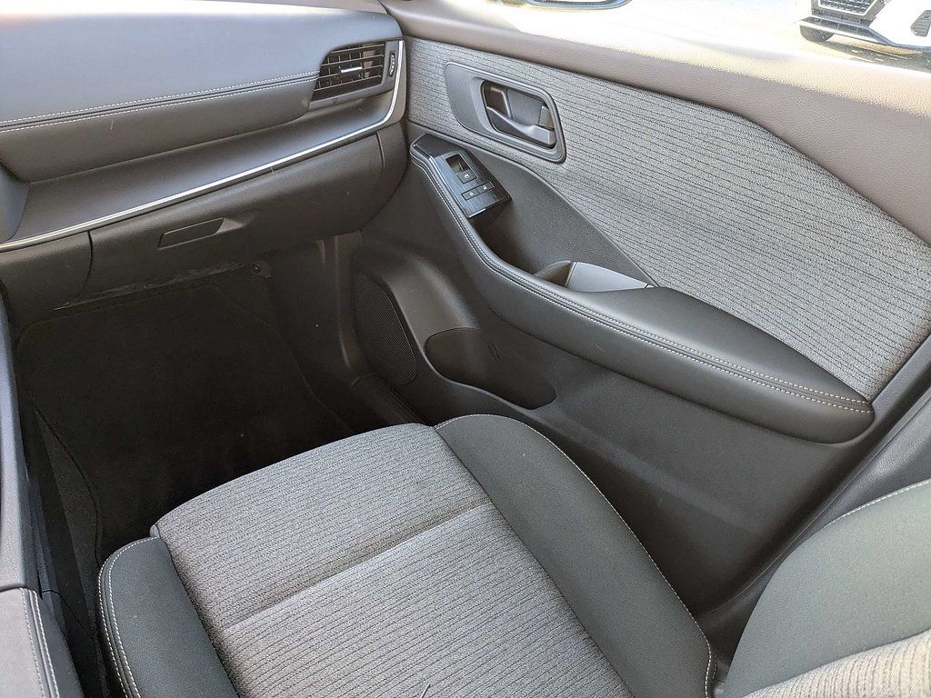 Certified 2022 Nissan Rogue S FWD image 17