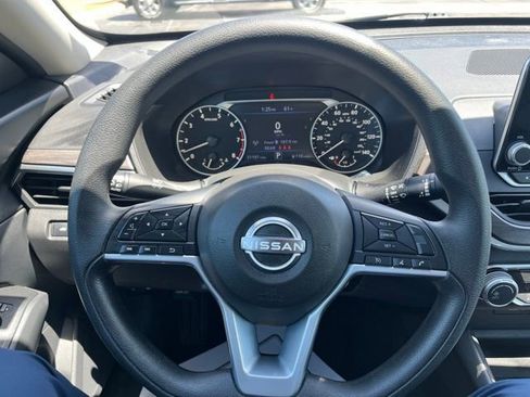 Used 2025 Nissan Altima 2.5 SV FWD image 20