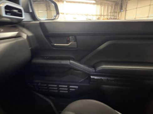 Used 2025 Toyota Tacoma TRD Off-Road image 35