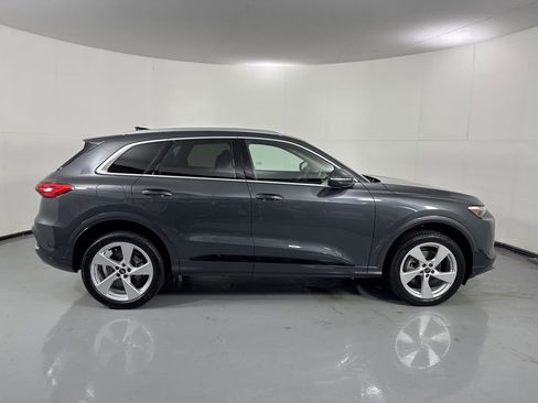 Used 2025 Audi Q5 Premium Plus w/ Premium Plus AWD/4WD image 2