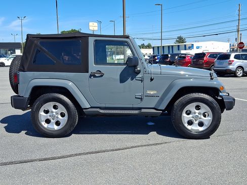 Used 2015 Jeep Wrangler Sahara w/ Connectivity Group AWD/4WD image 7