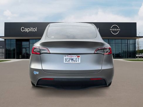 Used 2020 Tesla Model Y Long Range image 6
