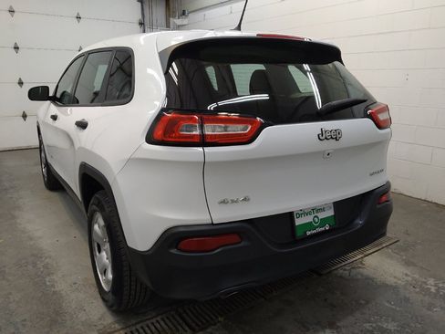 Used 2016 Jeep Cherokee Sport w/ Cold Weather Group AWD/4WD image 5