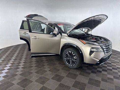 Certified 2024 Nissan Rogue Platinum w/ Platinum Premium Package image 12