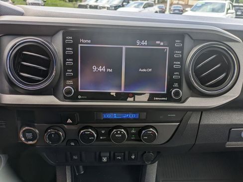 Used 2022 Toyota Tacoma TRD Off-Road image 16
