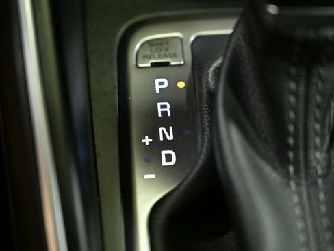 Used 2025 Kia Sorento S image 29